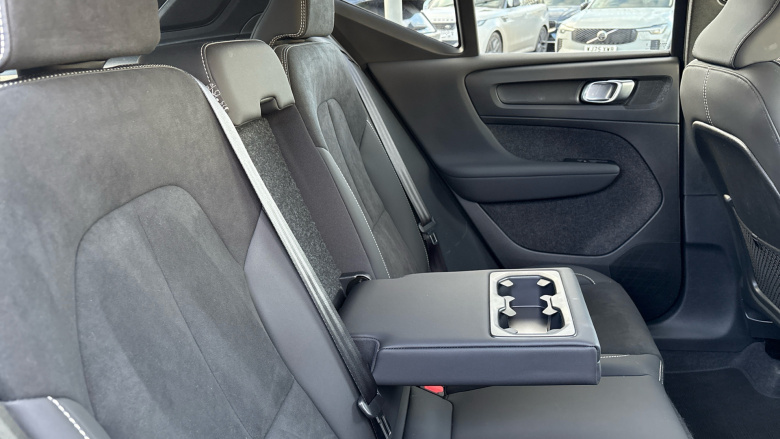 Volvo XC40 2.0 B4P Plus Dark 5dr Auto Petrol Estate